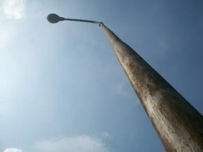 Alkyd coating tiang lampu — sebelum